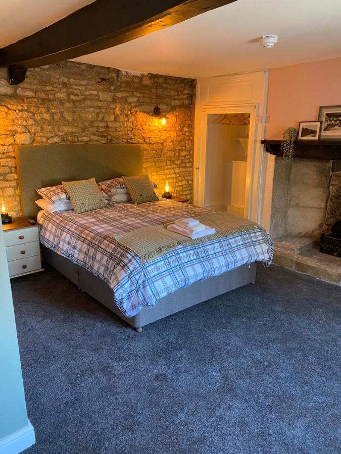 Bear Inn - Bisley Bisley  ภายนอก รูปภาพ
