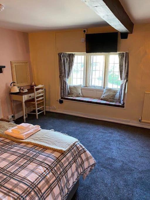 Bear Inn - Bisley Bisley  ภายนอก รูปภาพ