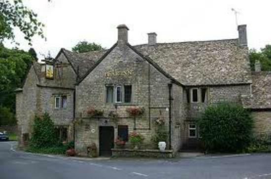 Bear Inn - Bisley Bisley  ภายนอก รูปภาพ
