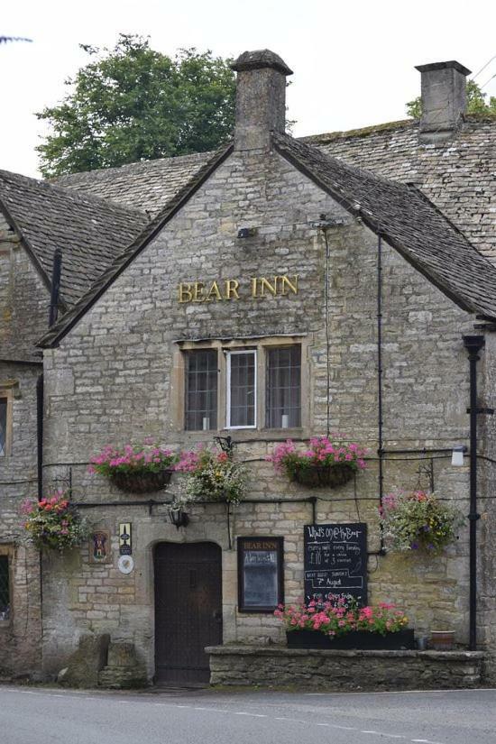 Bear Inn - Bisley Bisley  ภายนอก รูปภาพ